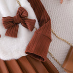 Conjunto de 3 piezas: suéter de invierno tejido, falda de cuero y chaleco de piel suave.