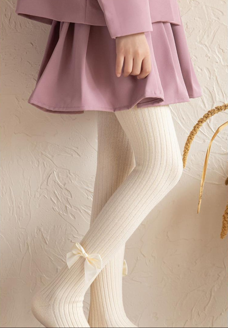 Calcetines largos con diseño suave y elegante