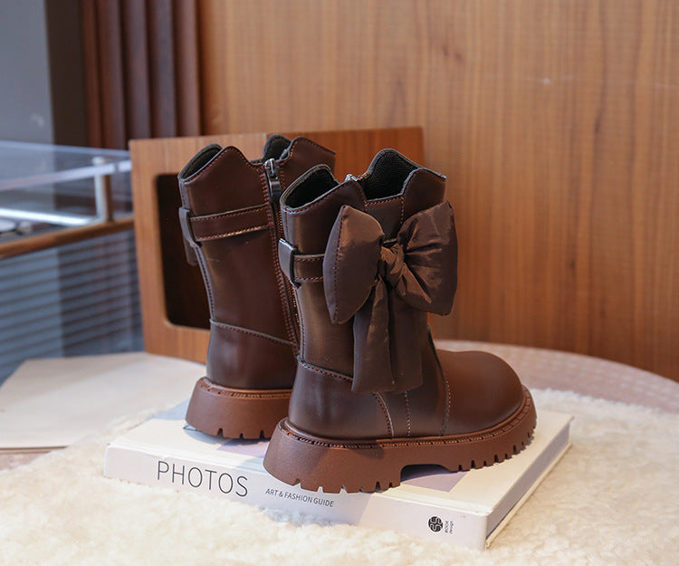 Botas de invierno con diseño clásico y moderno.