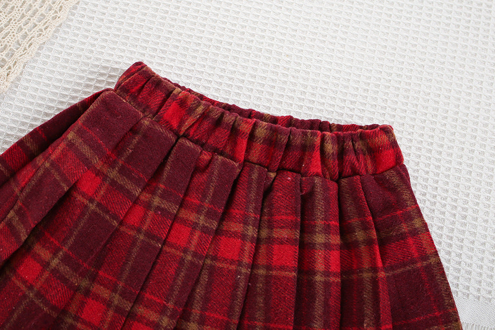 Vestido de invierno de una sola pieza con diseño clásico.