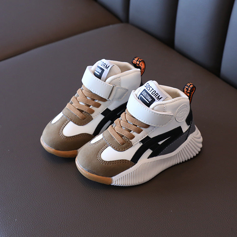 حذاء رياضي بتصميم عصري للأطفال