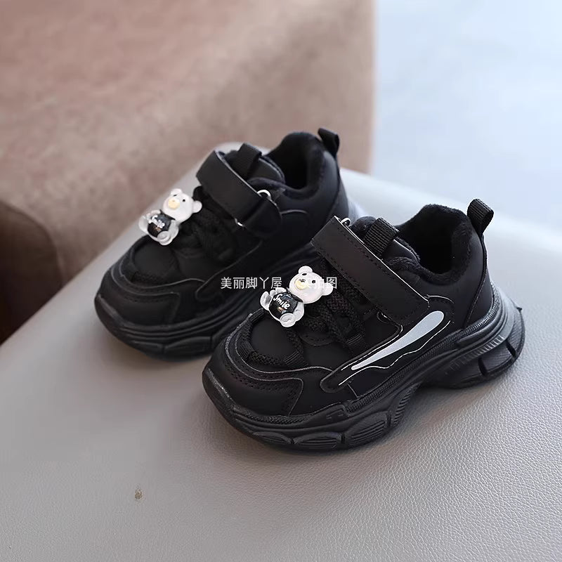 حذاء اسود عصري للاطفال