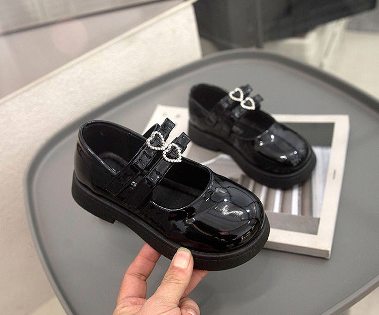 حذاء كلاسيكي أنيق بتصميم لامع