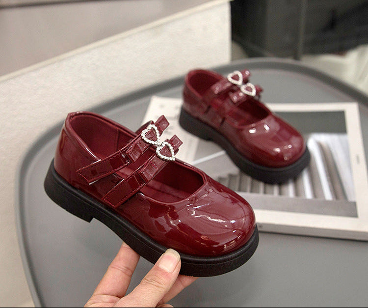 حذاء كلاسيكي أنيق بتصميم لامع