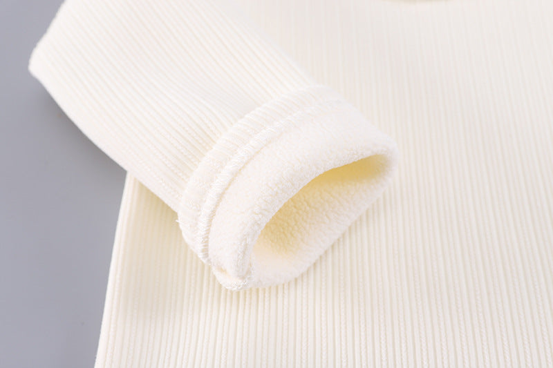 Conjunto de 3 piezas: chaleco de piel, camiseta interior cálida y falda de tweed.