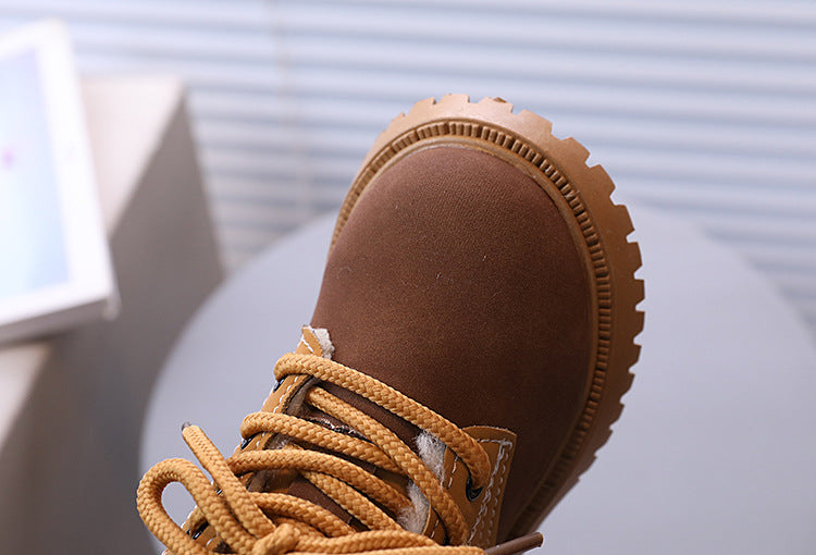 حذاء شتوي بفرو ناعم ودافئ بتصميم عصري