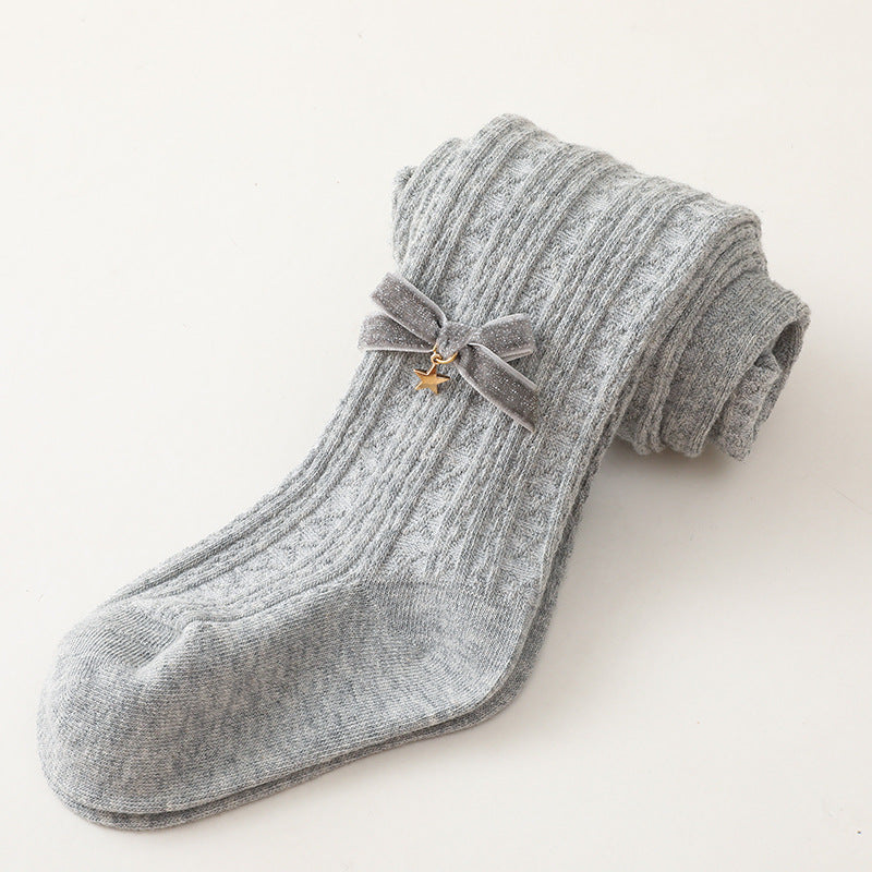 Medias elegantes para niña con lazo bordado.