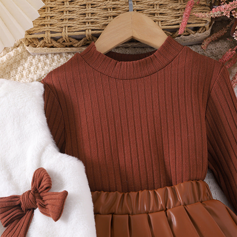 Conjunto de 3 piezas: suéter de invierno tejido, falda de cuero y chaleco de piel suave.