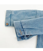 Mono vaquero de una pieza con diseño moderno