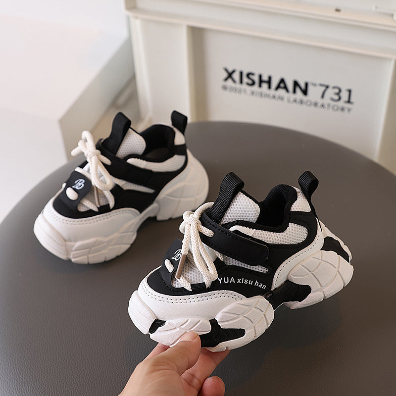 حذاء بتصميم رياضي عصري