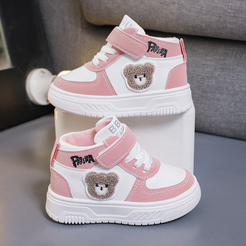 Zapatillas deportivas de diseño de goma con interior acolchado y cálido.