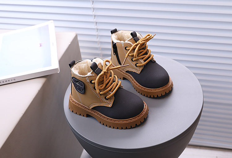 حذاء شتوي بفرو ناعم ودافئ بتصميم عصري