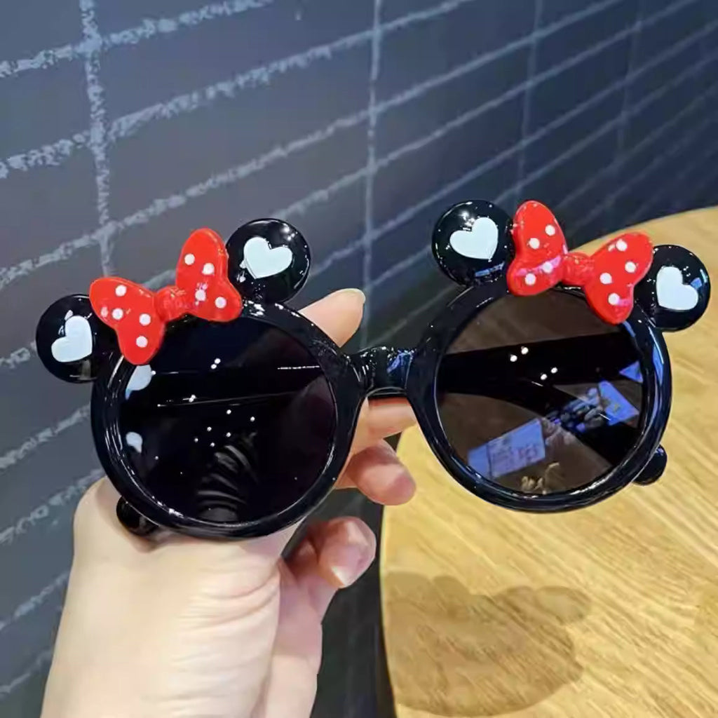 Gafas de sol para niñas pequeñas: diseño de Mickey Mouse con corazones de colores