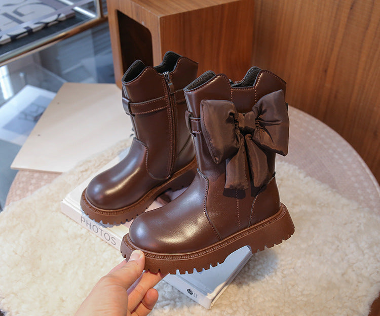 Botas de invierno con diseño clásico y moderno.