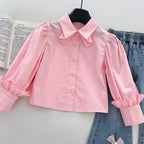 Conjunto de 2 piezas: camisa rosa con pantalón vaquero decorado.