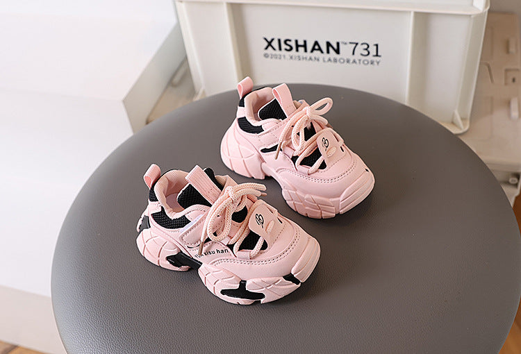 حذاء بتصميم رياضي عصري