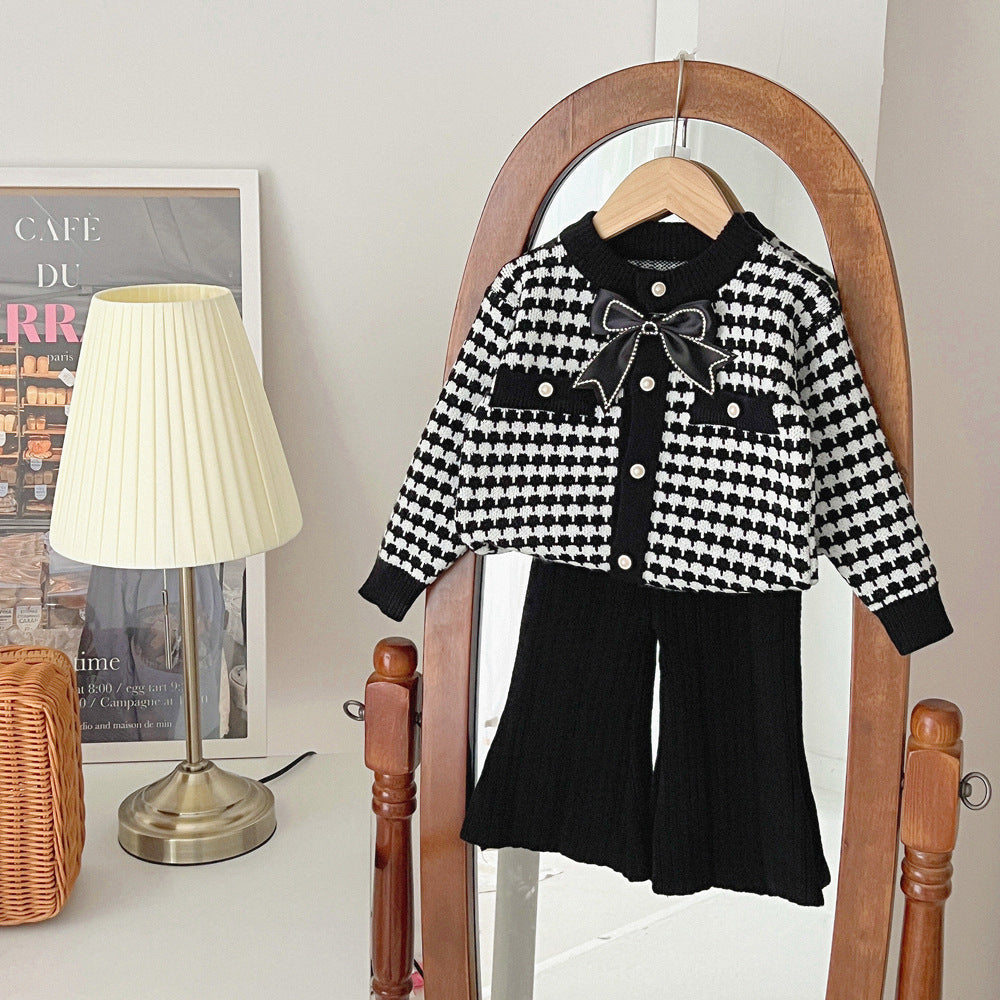 Conjunto de invierno elegante para niña: chaqueta tejida con estampado “houndstooth” y pantalón.