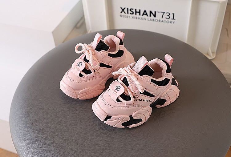 حذاء بتصميم رياضي عصري