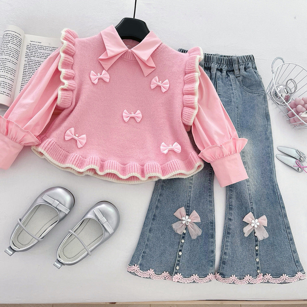 Conjunto de 2 piezas: camisa rosa con pantalón vaquero decorado.