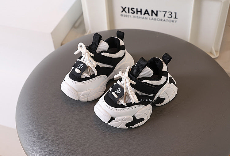 حذاء بتصميم رياضي عصري