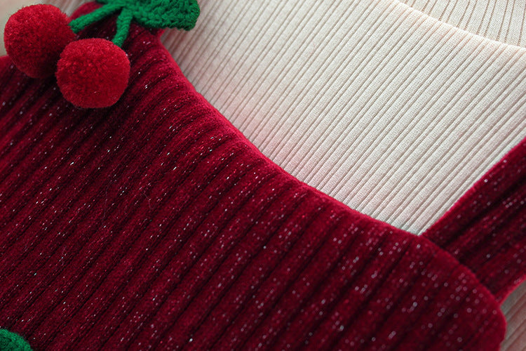 Conjunto de dos piezas para niña: suéter decorado con corazones de tela en relieve y pantalón de diseño acanalado.