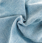 Mono vaquero de una pieza con diseño moderno