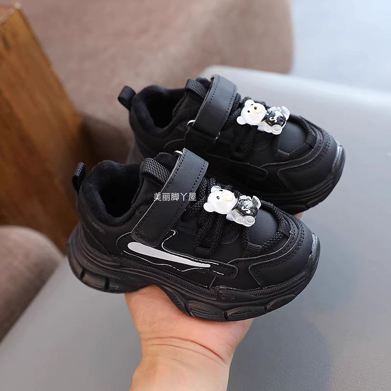 حذاء اسود عصري للاطفال