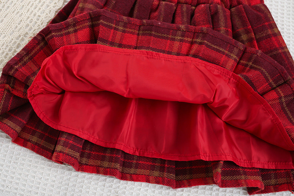 Vestido de invierno de una sola pieza con diseño clásico.