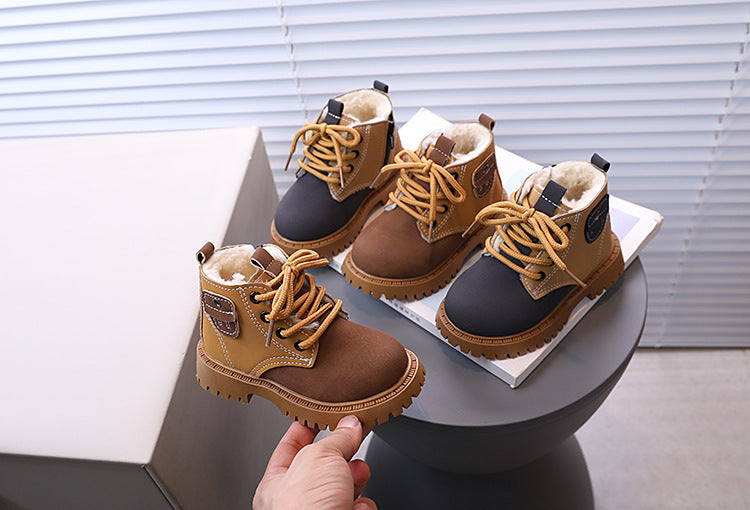 حذاء شتوي بفرو ناعم ودافئ بتصميم عصري