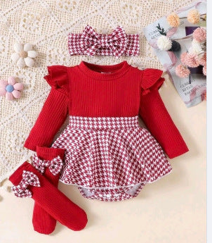 Conjunto completo para niñas con un look clásico y moderno.