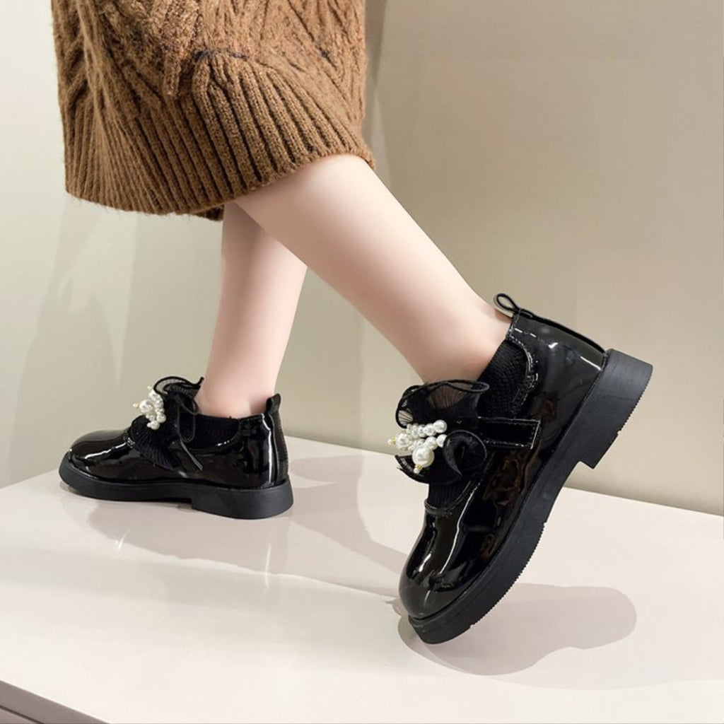 حذاء بناتي بتصميم كلاسيكي لامع