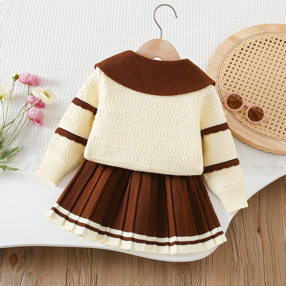 Vestido de niña de invierno elegante con diseño moderno y un toque clásico.