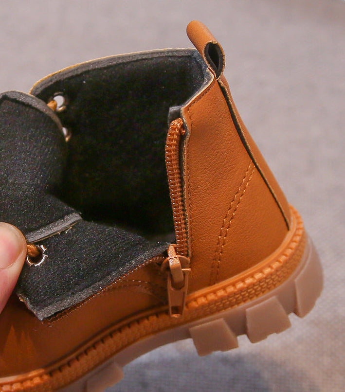 بوت شتوي بتصميم عصري مع رسمة دبدوب جانبية