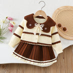 Vestido de niña de invierno elegante con diseño moderno y un toque clásico.