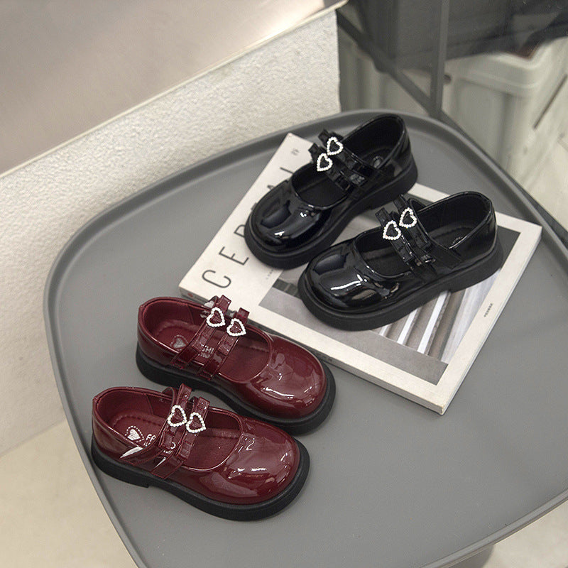 حذاء كلاسيكي أنيق بتصميم لامع