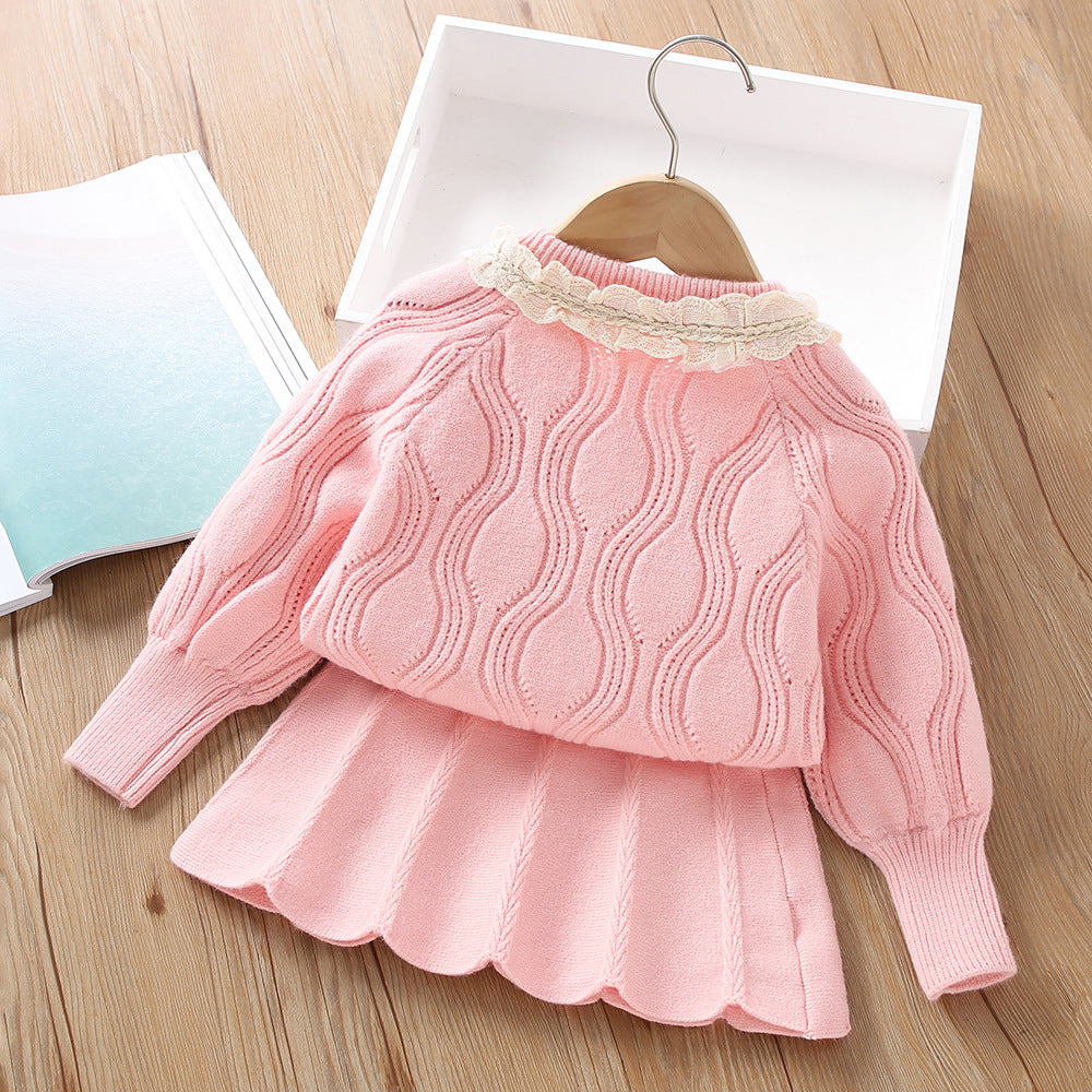 Vestido de niña de invierno suave con un toque de encaje de dos piezas.