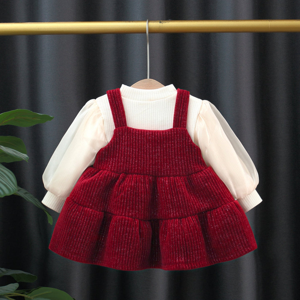 Conjunto de dos piezas para niña: suéter decorado con corazones de tela en relieve y pantalón de diseño acanalado.