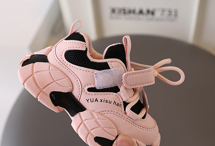 حذاء بتصميم رياضي عصري