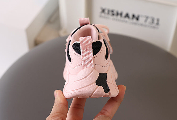 حذاء بتصميم رياضي عصري