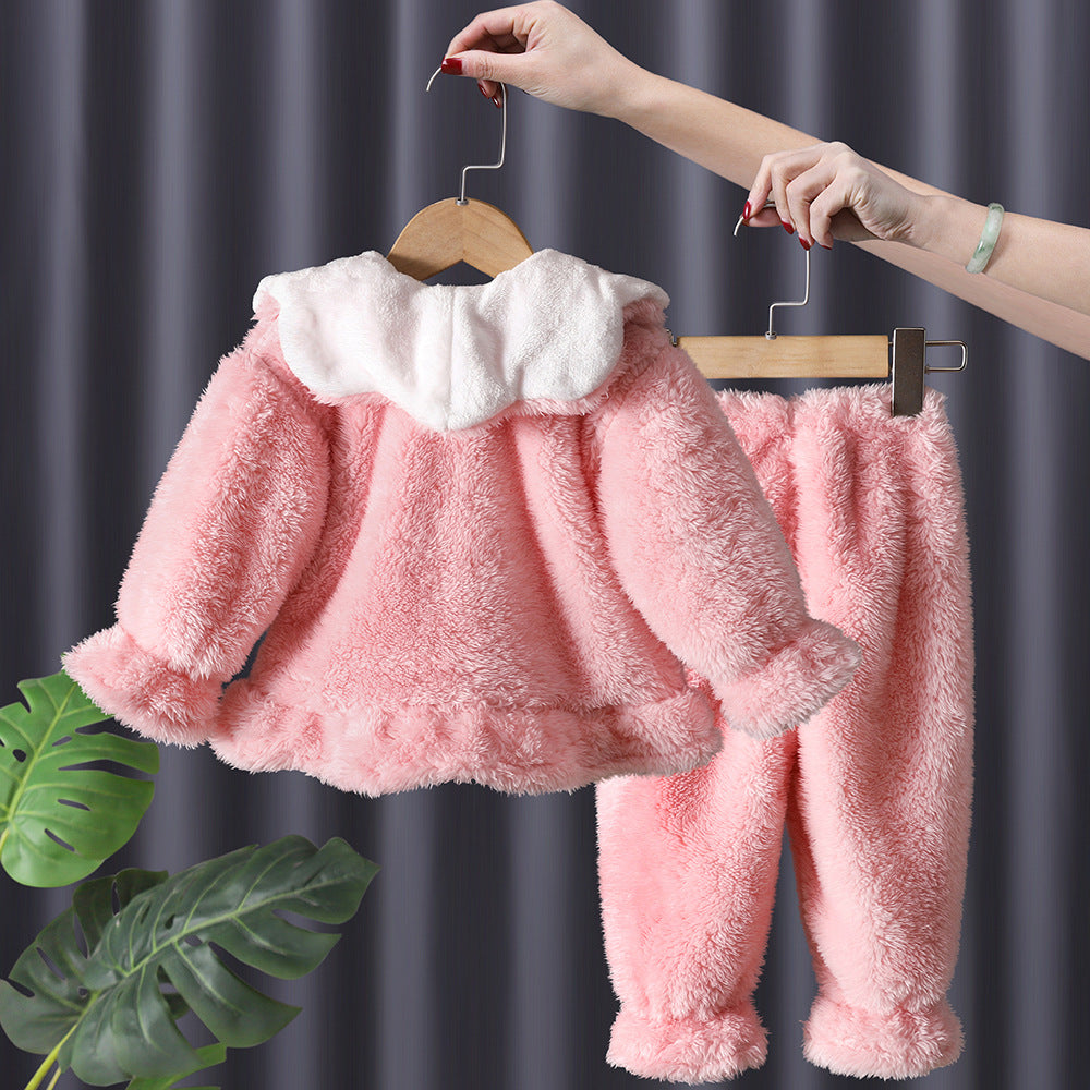 Conjunto de 2 piezas: chaqueta de terciopelo con estampado de fresas y pantalón de terciopelo.