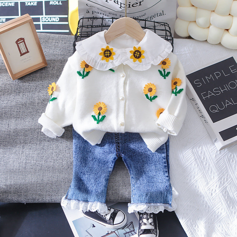 Conjunto de 2 piezas: blusa tejida con cuello decorado y pantalón vaquero.