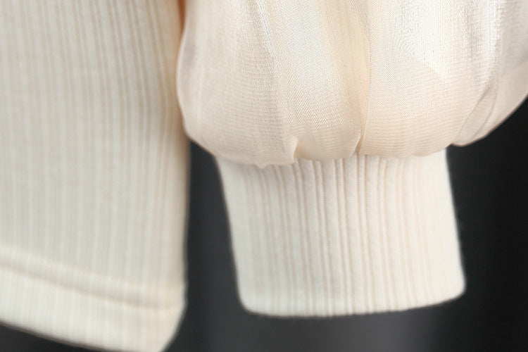 Conjunto de dos piezas para niña: suéter decorado con corazones de tela en relieve y pantalón de diseño acanalado.