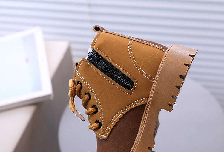 حذاء شتوي بفرو ناعم ودافئ بتصميم عصري