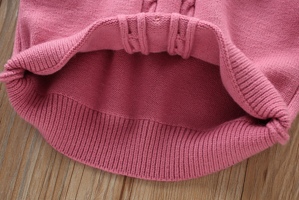 Vestido de niña tejido de invierno de dos piezas: top y falda.