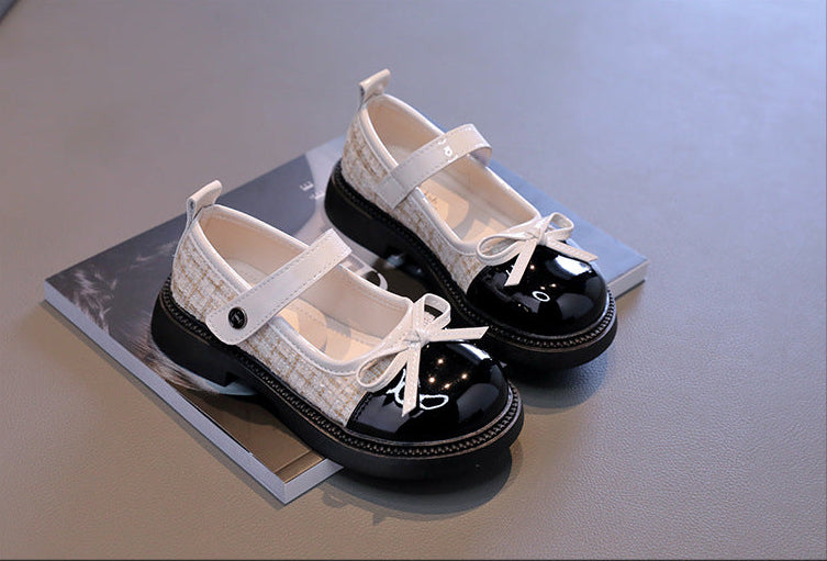 حذاء بناتي بتصميم لامع مع ربطة أنيقة