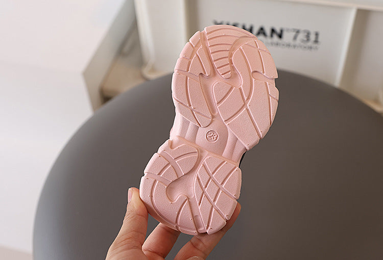 حذاء بتصميم رياضي عصري