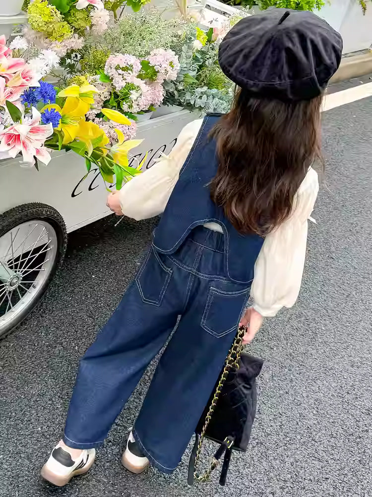 Conjunto de 3 piezas: blusa, chaleco de mezclilla y pantalón.