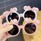 Gafas de sol para niñas pequeñas: diseño de Mickey Mouse con corazones de colores