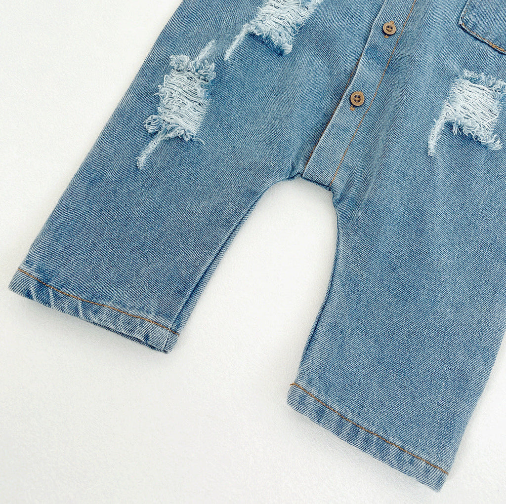 Mono vaquero de una pieza con diseño moderno