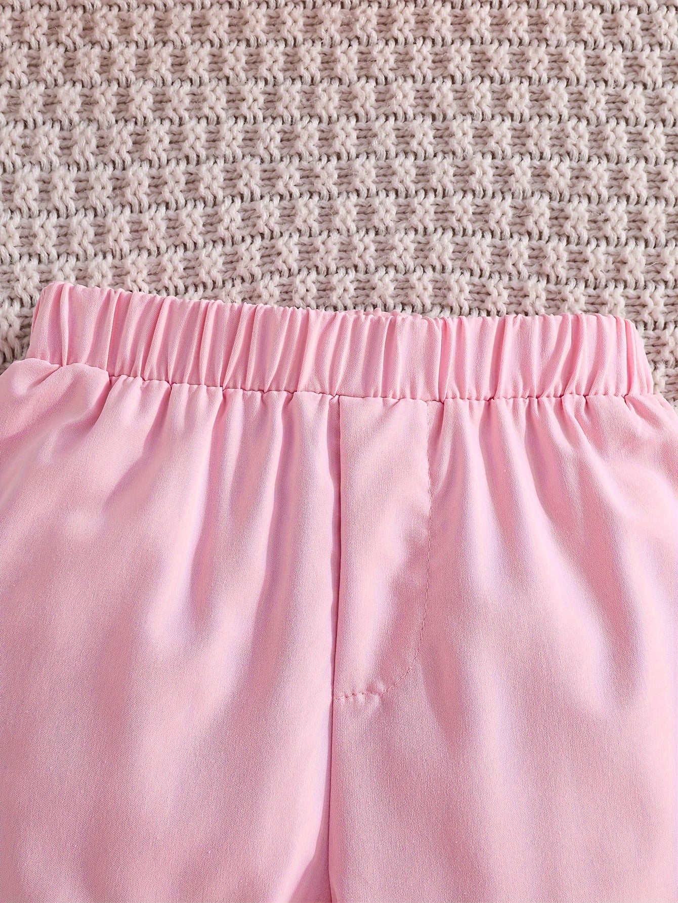 Conjunto infantil de 3 piezas en color lila claro: blusa de mangas transparentes y pantalón ancho 💜✨